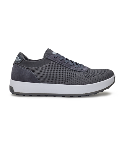 Men's Rally Shoe in Graniet, side view featuring a grey knit upper with suede overlays, Straight Down logo, white midsole, and grey outsole