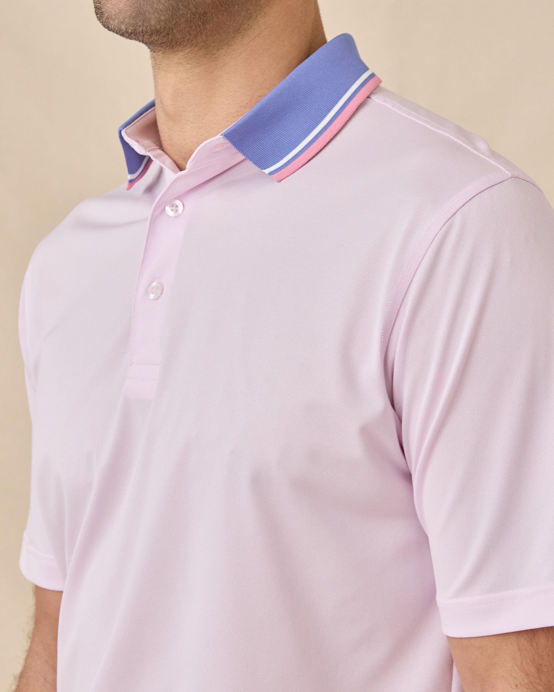 Side view of the Chorro Polo in Lilac highlighting the contrast collar