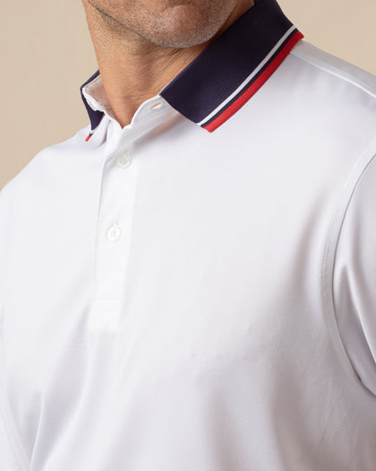 Chorro Polo in White with New Indigo collar and red trim, collar detail view