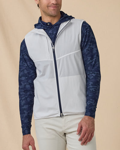 Men’s Zephyr Hybrid Vest in White / New Indigo, front model view
